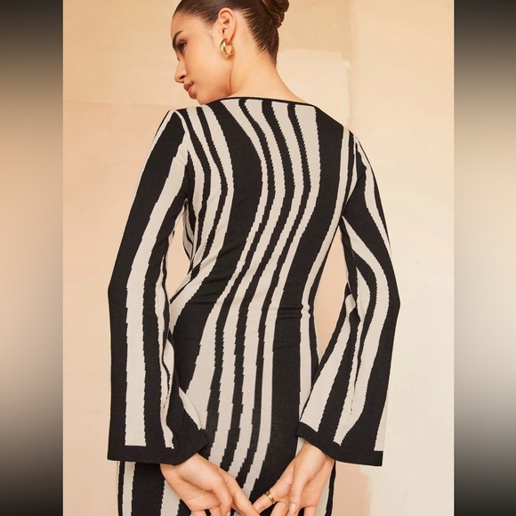 Commense Leisure Zebrataur Long Sleeve Maxi Dress Size S Small NWT - Picture 3 of 12